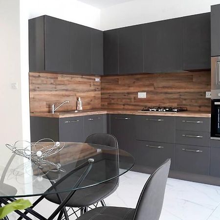Luxurious Apartment Next To The Sea Gzira Exterior photo
