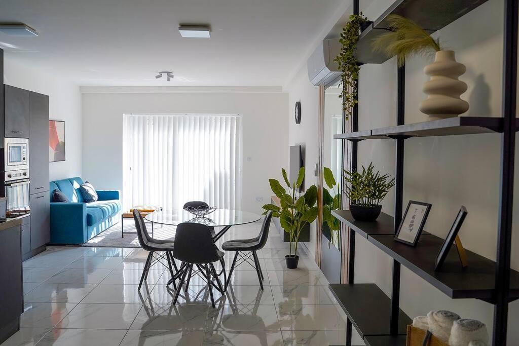 Luxurious Apartment Next To The Sea Gzira Exterior photo